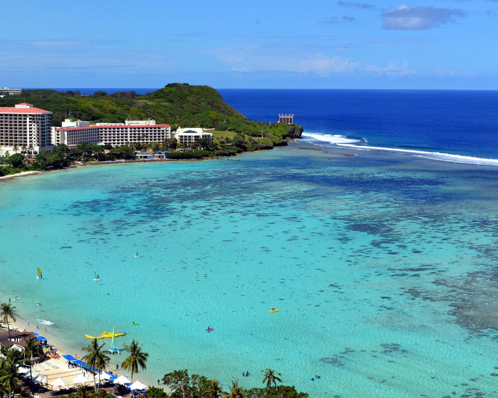 Vue sur la baie de Tumon sur l'île de Guam