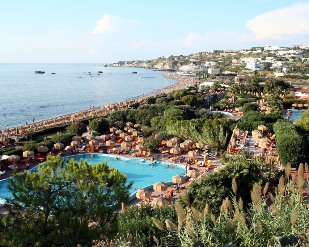 Les jardins thermaux de Poséidon près de Forio, sur l'île d'Ischia Les jardins thermaux de Poséidon près de Forio, sur l'île d'Ischia