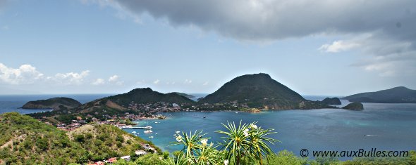 Vue panoramique sur la baie des Saintes depuis le fort Napoléon