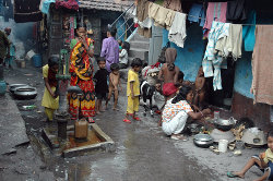 Habitants des bidonvilles à Calcutta (Inde)