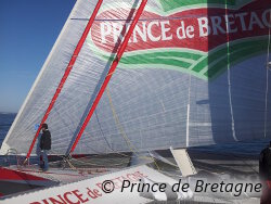 Les premiers pas sur l'eau du maxi multicoque « Prince de Bretagne » le 11 janvier 2013