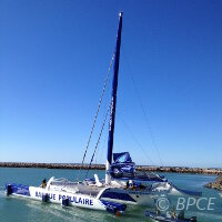 Le maxi trimaran Banque Populaire VII au départ de la Route de la Découverte Le maxi trimaran Banque Populaire VII au départ de la Route de la Découverte