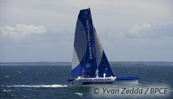 Le maxi trimaran Banque Populaire VII participe à la Grande Parade Maritime de Marseille