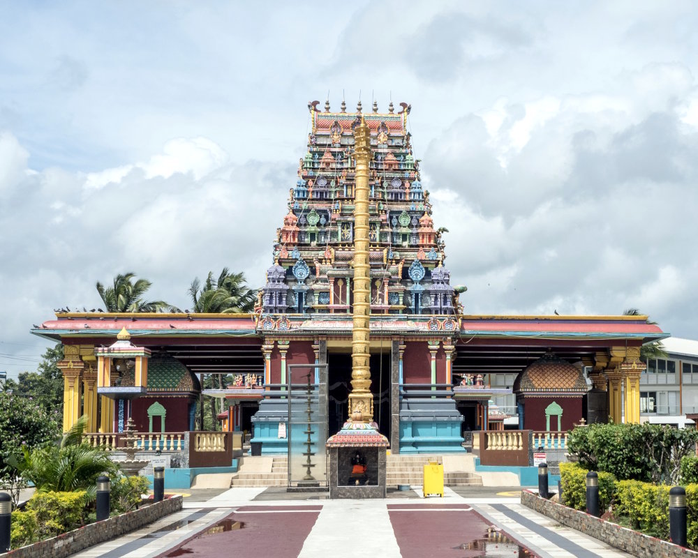 Le Sri Siva Subramaniya Swami Temple, un temple hindou coloré situé à Nadi, sur l'île de Viti Levu aux Fidji Le Sri Siva Subramaniya Swami Temple, un temple hindou coloré situé à Nadi, sur l'île de Viti Levu aux Fidji